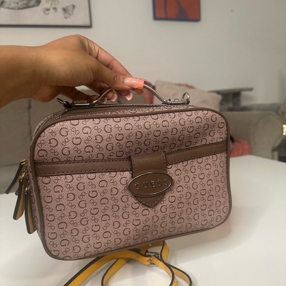 Guess Bag - Picture 1 of 8